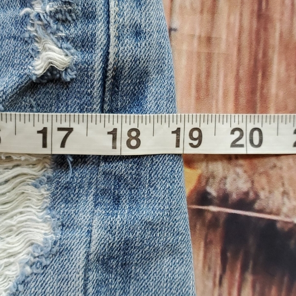 Levi's jean shorts - Picture 8 of 8